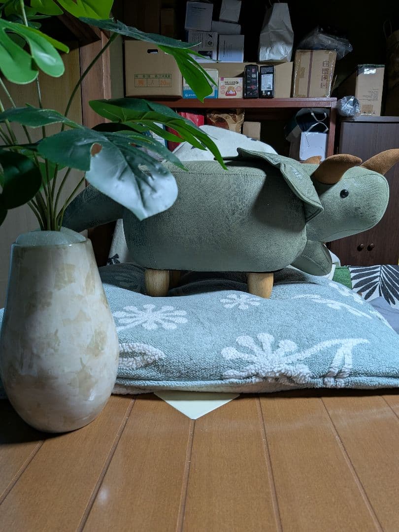 恐竜型スツール カーキ