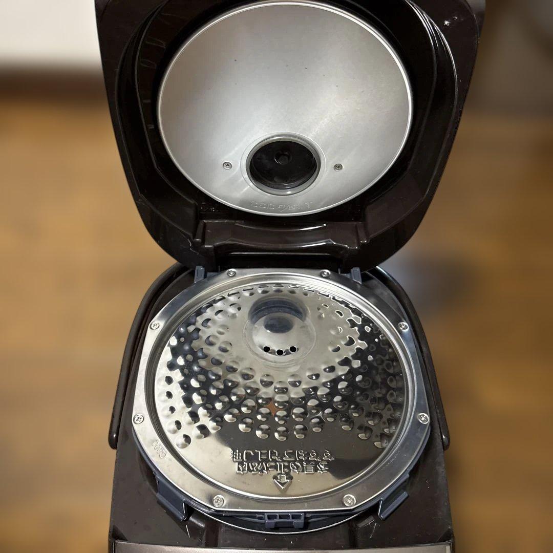 ZOJIRUSHI IH炊飯ジャー　極め炊き　NP-VZ10型　取扱説明書付き