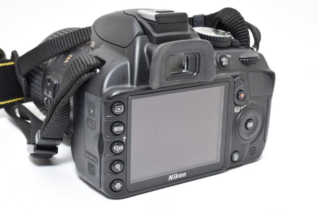 【極美品・シャッター数2214回】Nikon D3100 レンズキット