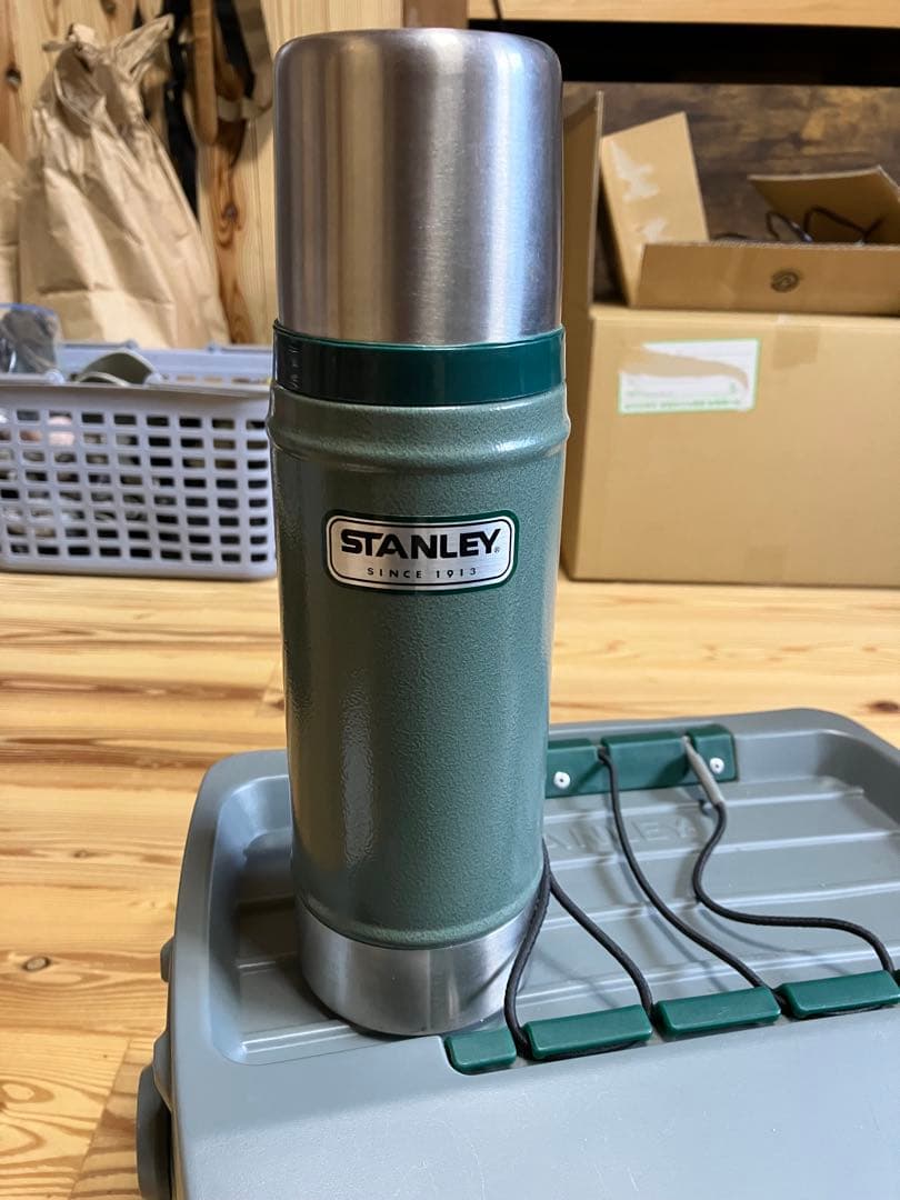①スタンレー STANLEY 水筒 ②スタンレーのクーラーボックス