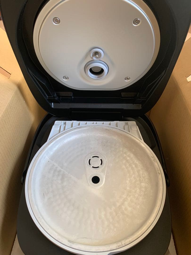 2024年製 Panasonic SR-FE101 炊飯器