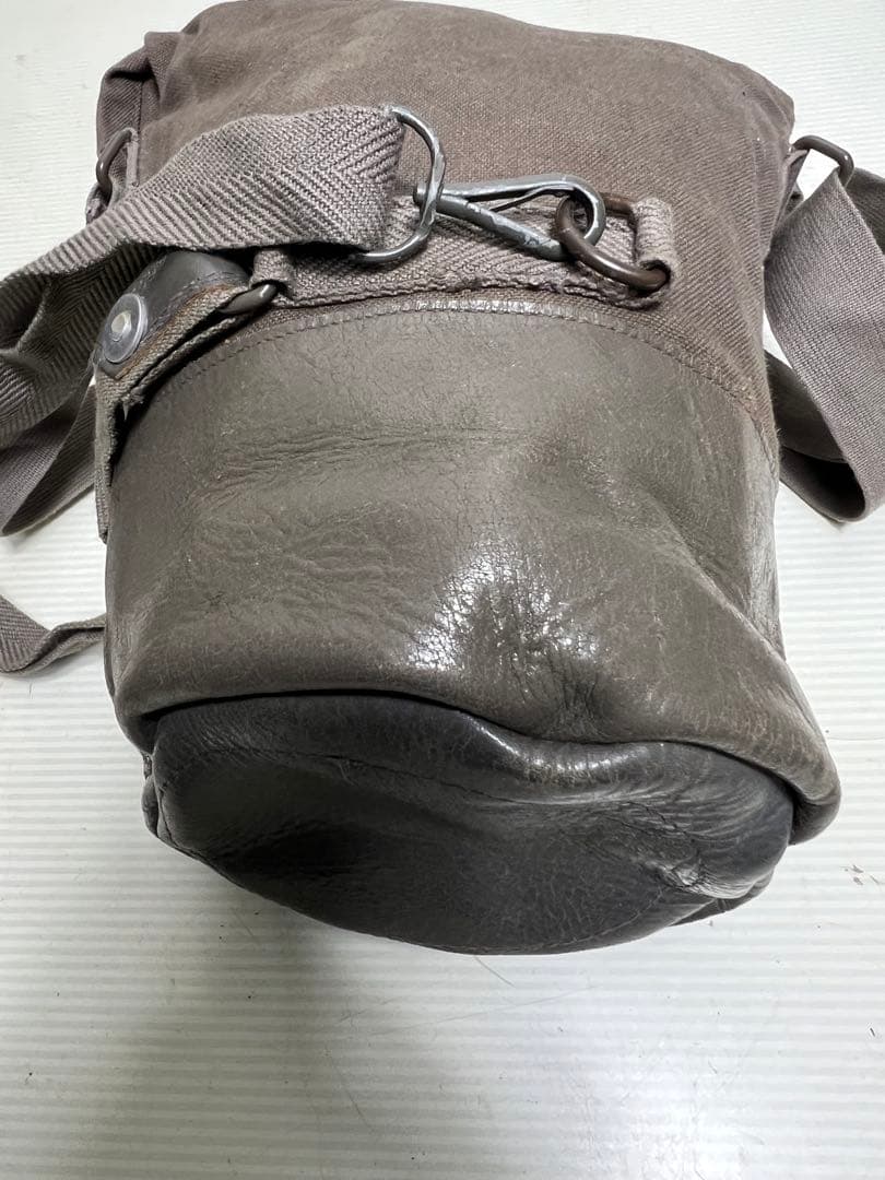 ミリタリーバック ビンテージレザー（スウェーデン軍）放出品