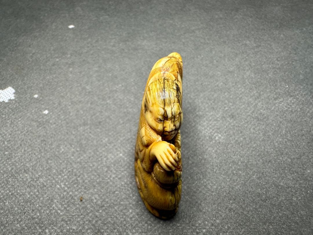 極上　根付　天然素材　アンティーク　和彫　置物　骨董　飾り物　古美術品細密細工