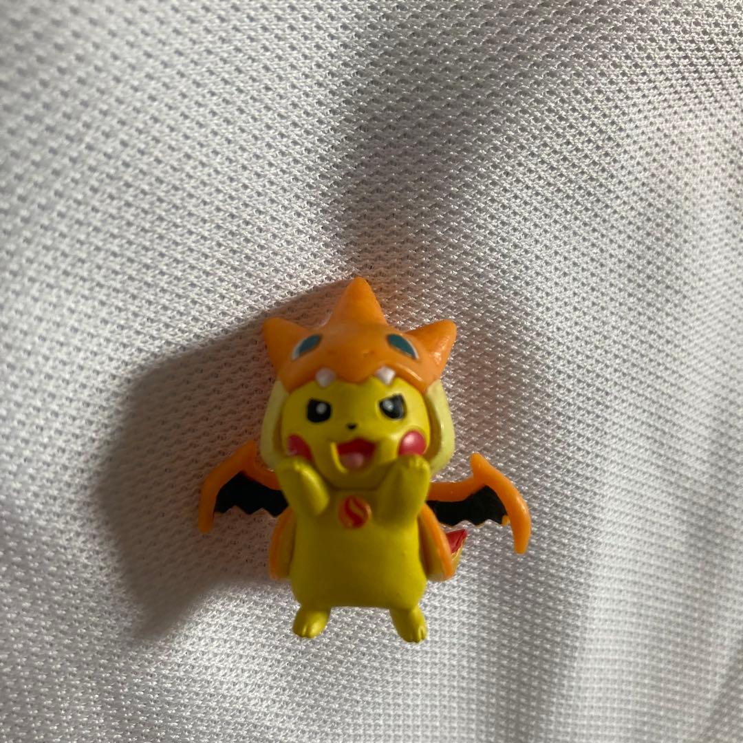 ピカチュウフィギュア3個セット☆メガリザードンYのポンチョ