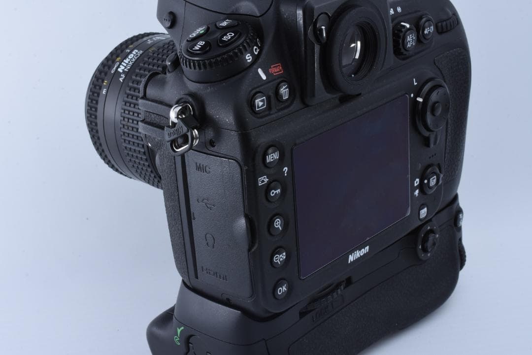 Nikon D800 ボディ + MB-D12 グリップ セット おまけレンズ付