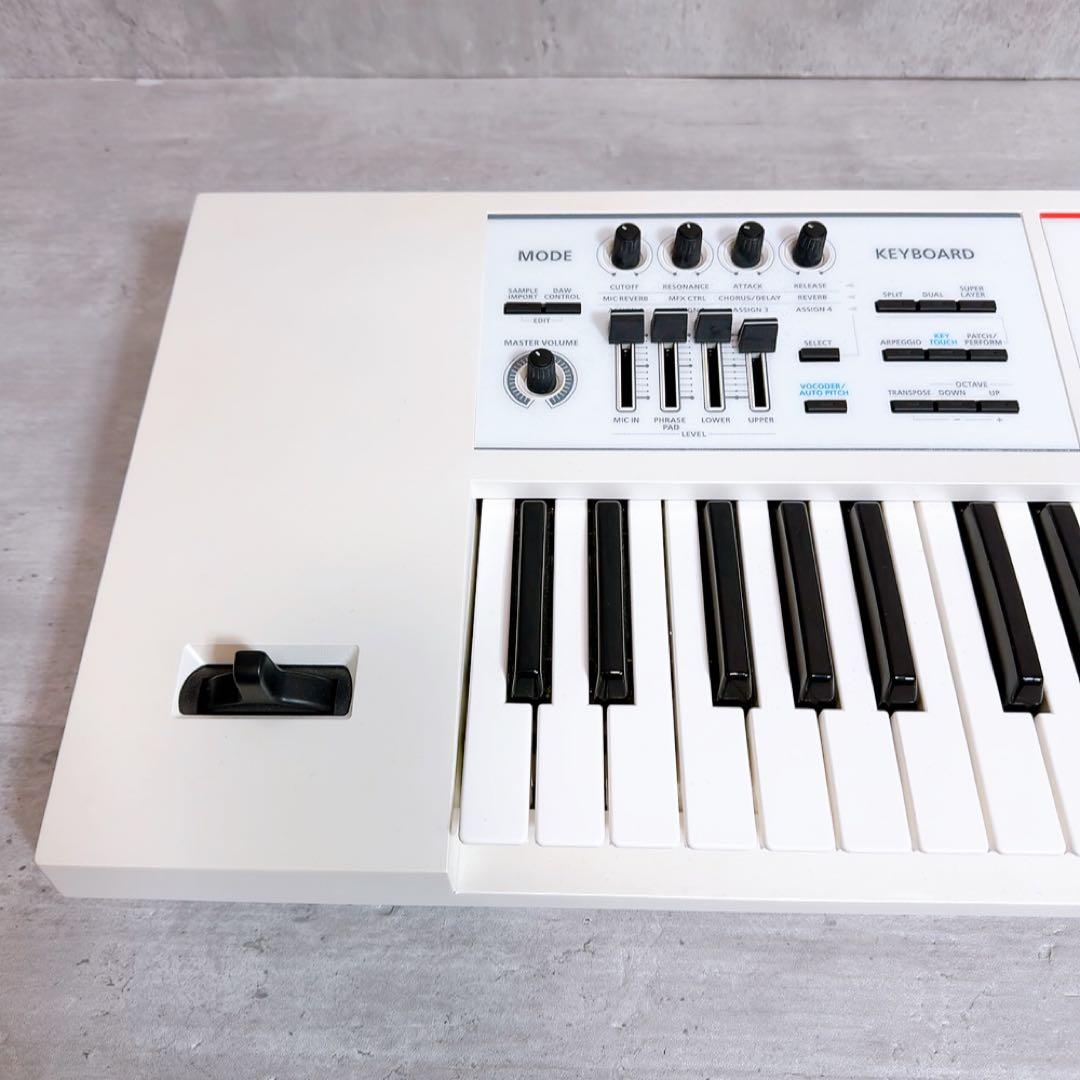 美品! Roland ローランド JUNO-DS61 ホワイト　付属品あり