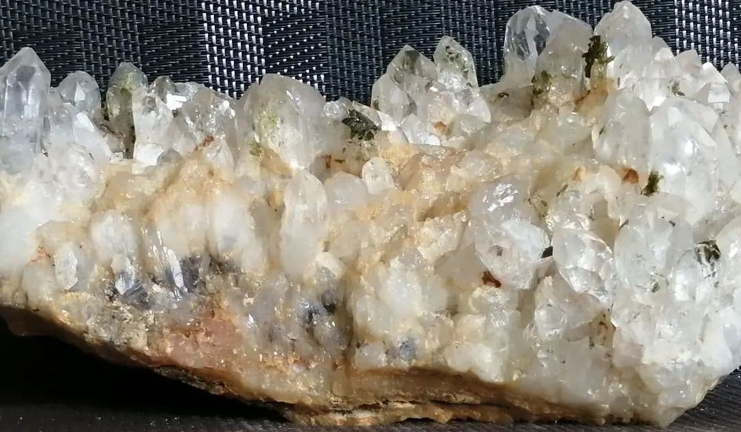 水晶 エピドート 共生クラスター（グリーントルマリン）　1.6kg ーt625