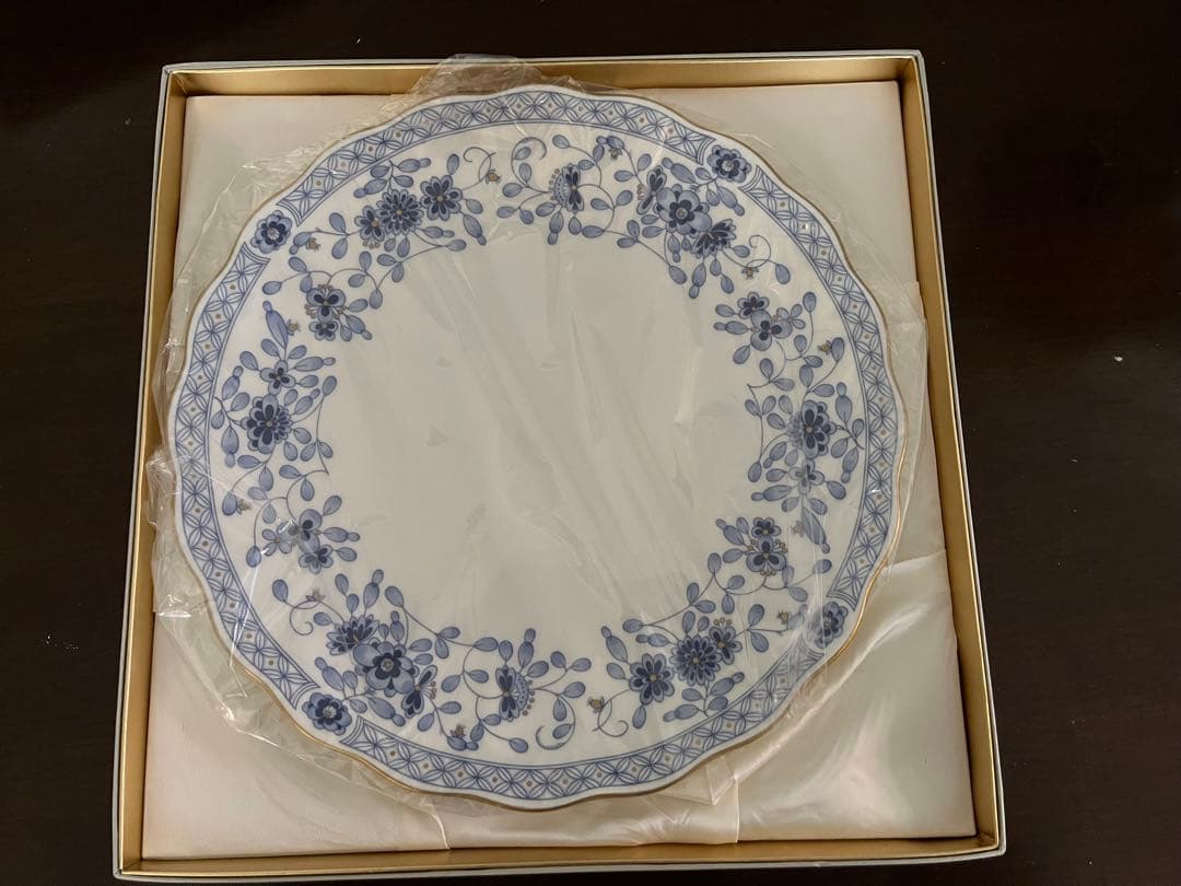 【多数まとめ売り】NARUMI ボーンチャイナ　カップ＆ソーサー、デザート皿など