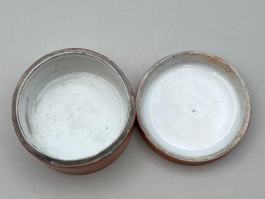 【海】中国清朝時代　金彩珊瑚釉香合　手絵　骨董品　時代物　美術品