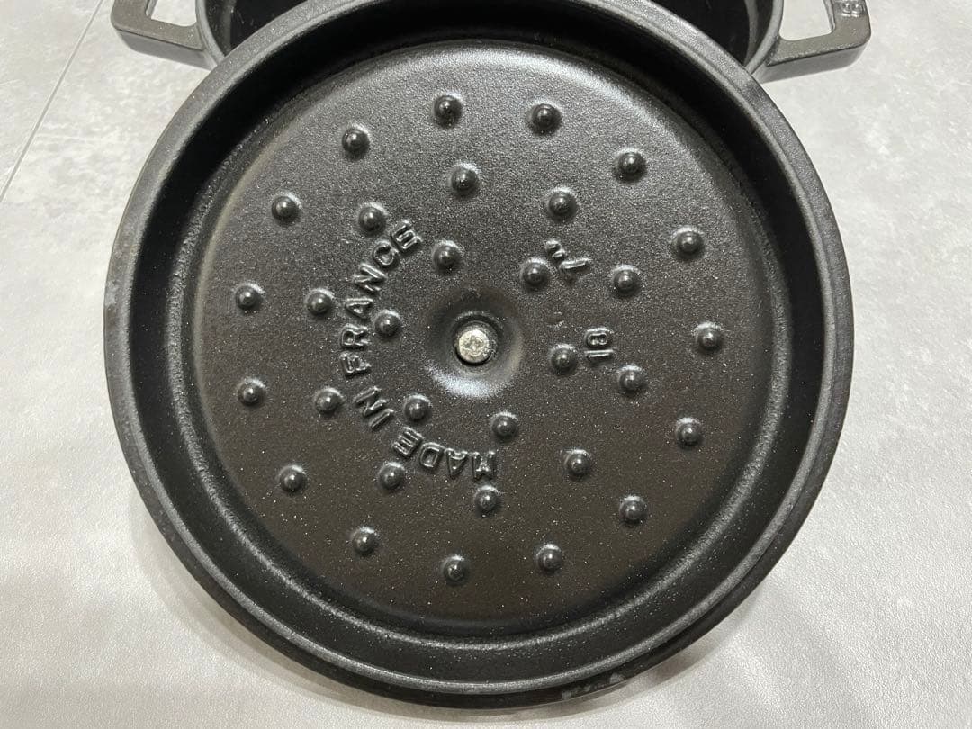 staub(ストウブ) ココット ラウンド18cm 黒