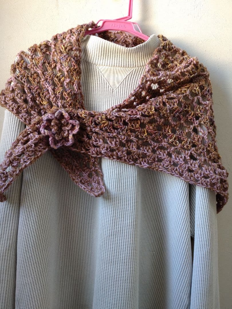 三角ショール マフラー スヌード コサージュ付 アレンジ ピンク系 ハンドメイド