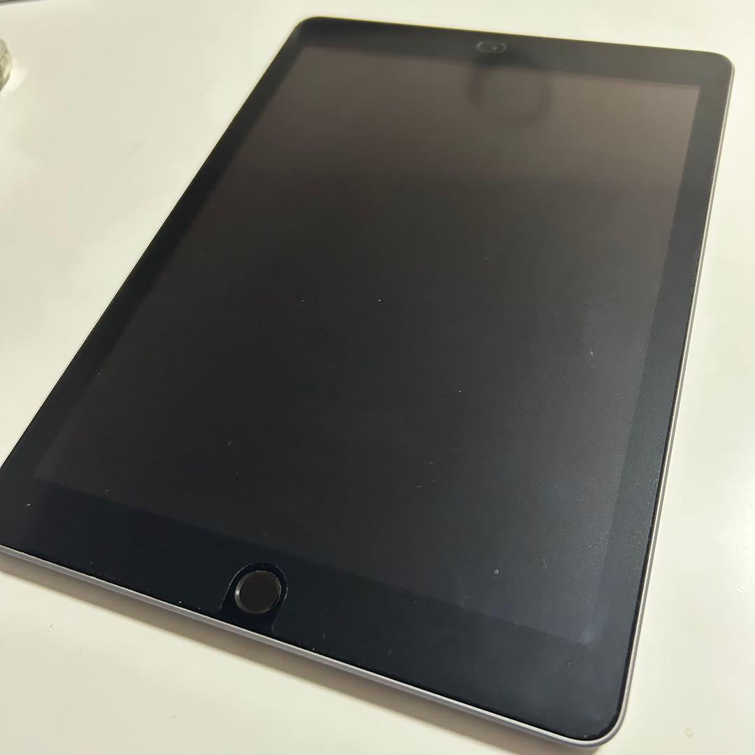 iPad (第6世代) Wi-Fi モデル 32GB/スペースグレイ