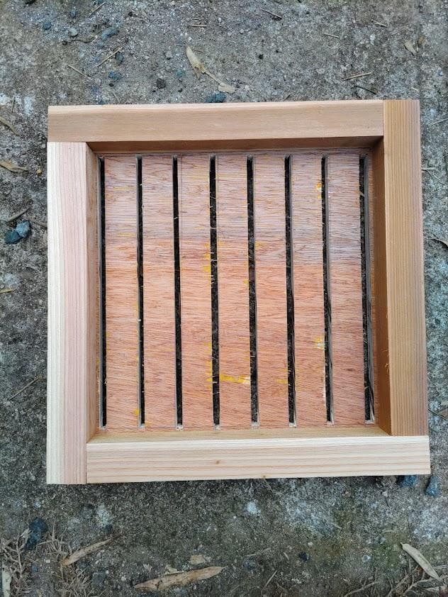 日本蜜蜂 重箱式巣箱4段スライド底板 スノコ付き　誘引液300cc付　セット割有