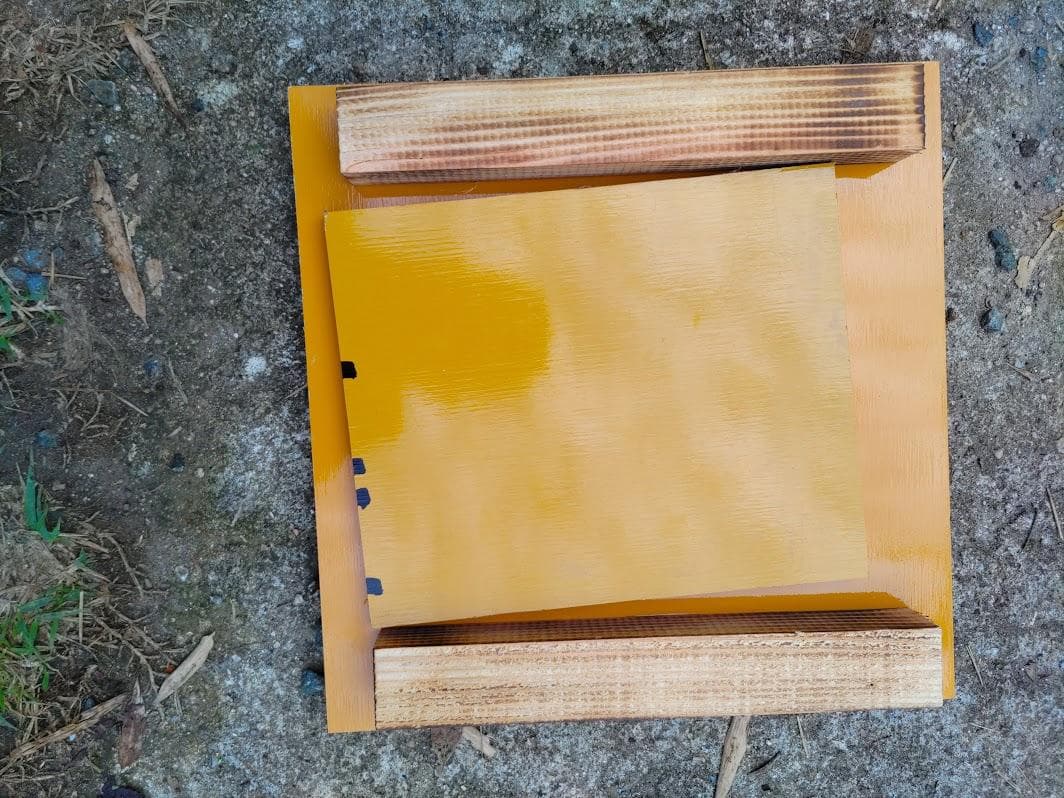 日本蜜蜂 重箱式巣箱4段スライド底板 スノコ付き　誘引液300cc付　セット割有