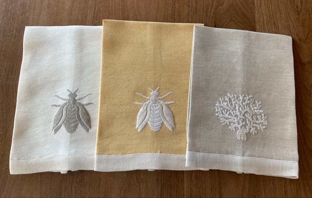 イタリア製テーブルナプキン8枚セット　刺繍入り　未使用品