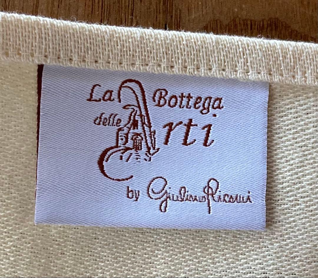 イタリア製テーブルナプキン8枚セット　刺繍入り　未使用品