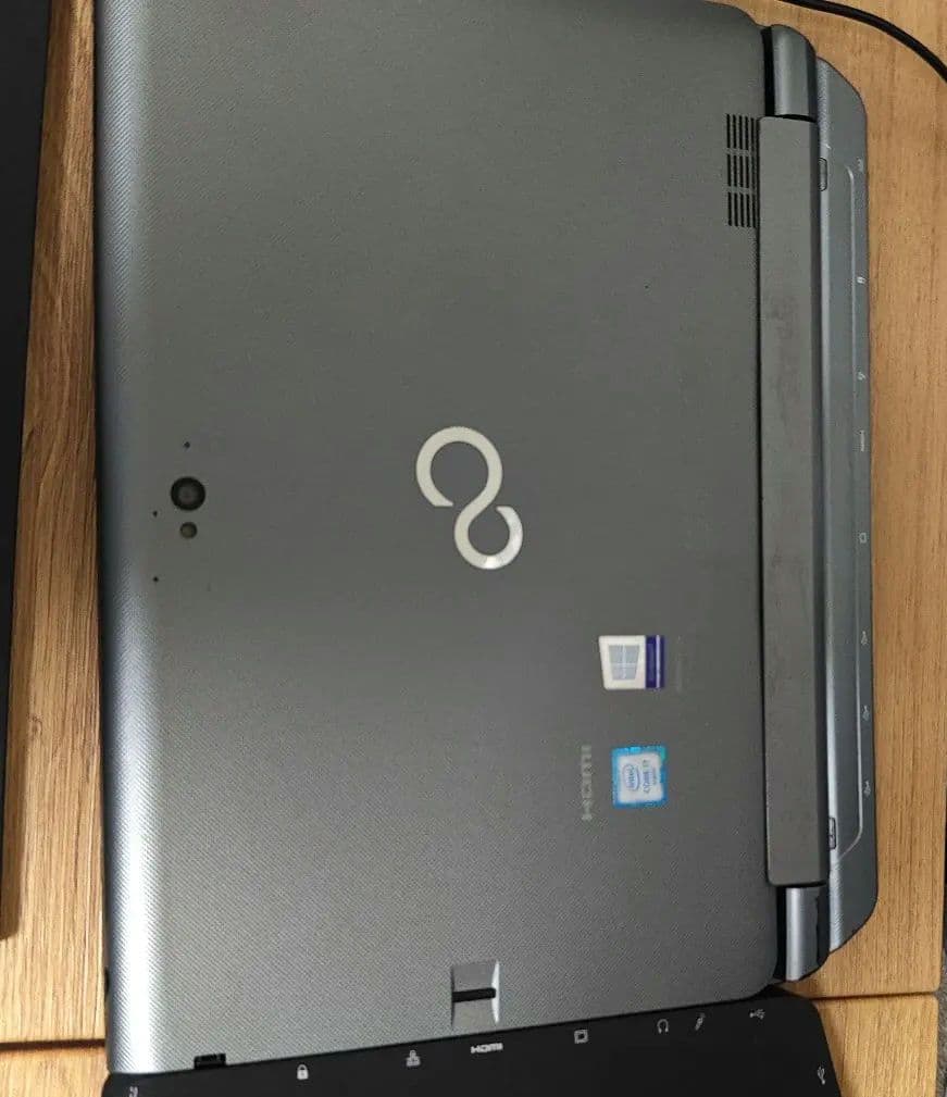 Q737 タブレットノートPC