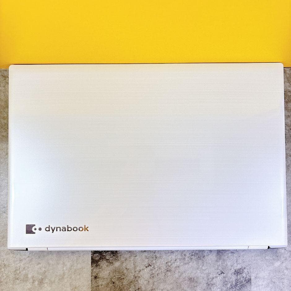 新品SSDで快適✨キレイな白✨東芝カメラ付き 薄型ノートパソコン 仕事や趣味に❣