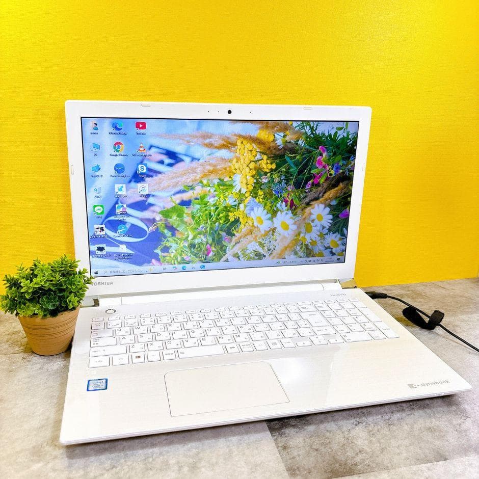 新品SSDで快適✨キレイな白✨東芝カメラ付き 薄型ノートパソコン 仕事や趣味に❣