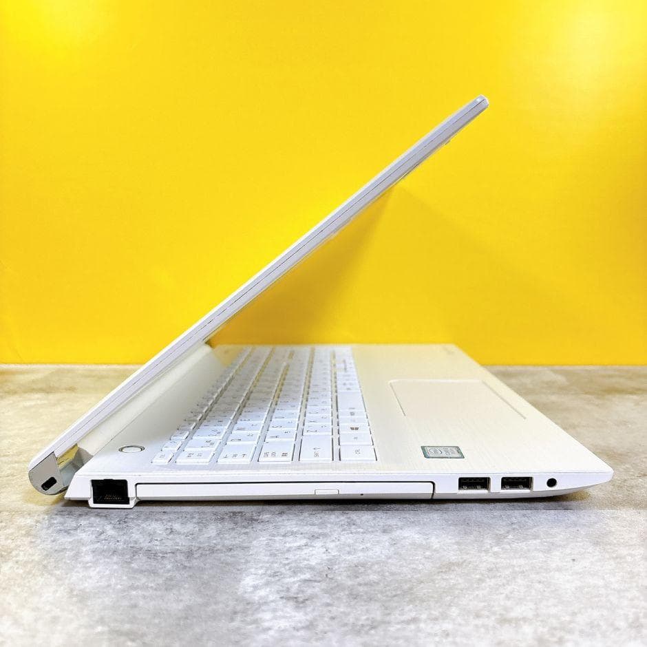 新品SSDで快適✨キレイな白✨東芝カメラ付き 薄型ノートパソコン 仕事や趣味に❣