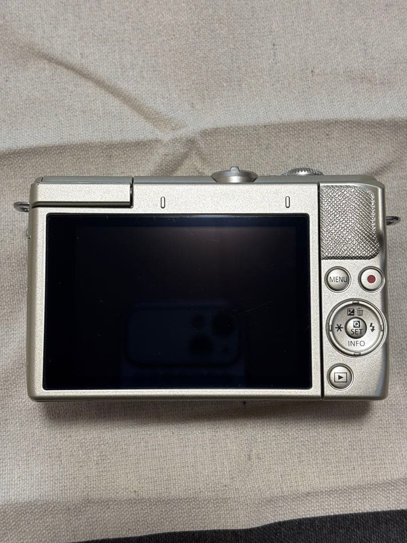 Canon EOS M200 リミテッドゴールドキット