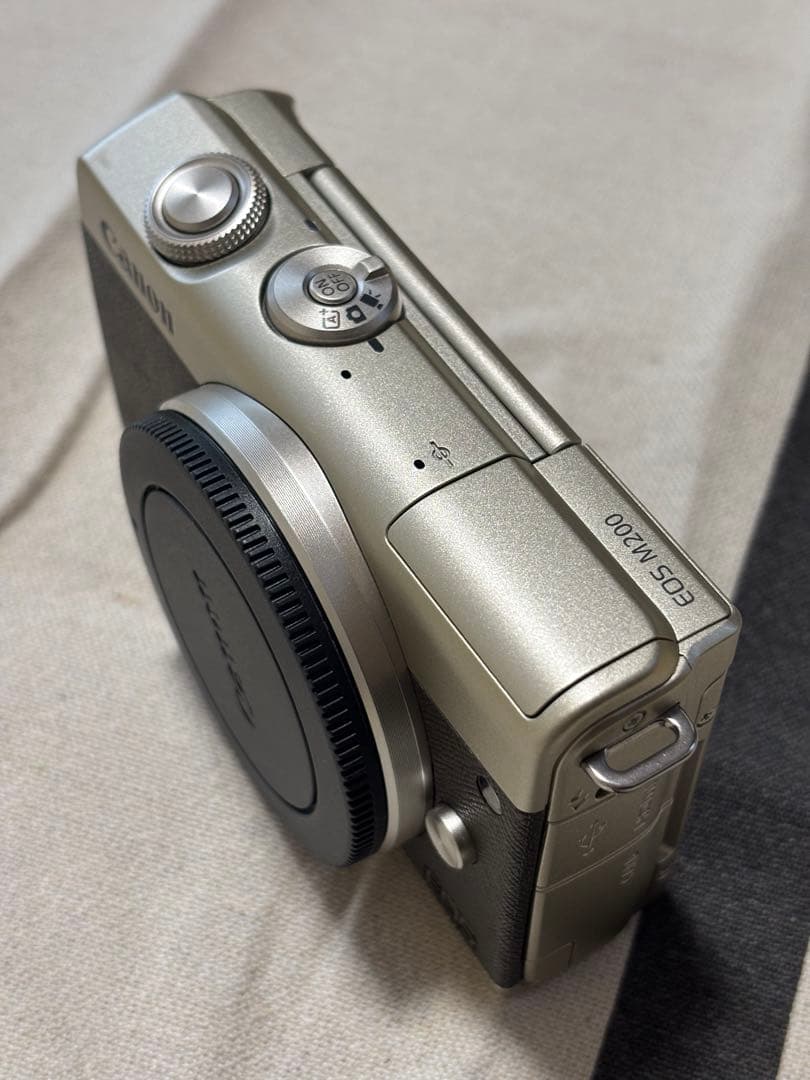 Canon EOS M200 リミテッドゴールドキット