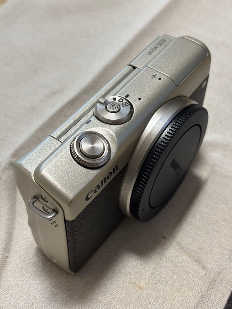 Canon EOS M200 リミテッドゴールドキット