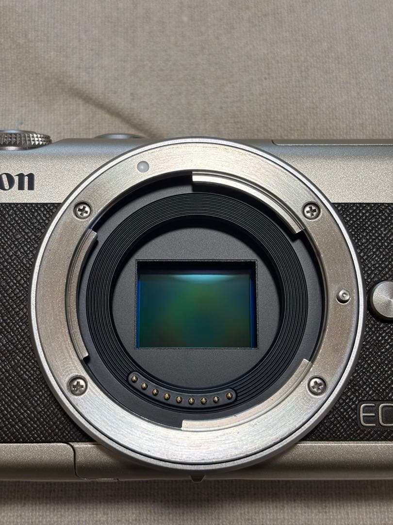 Canon EOS M200 リミテッドゴールドキット