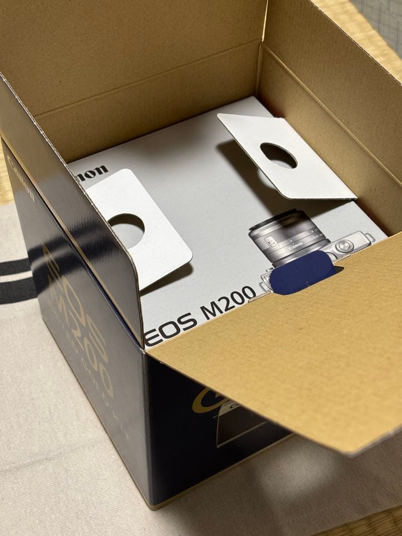 Canon EOS M200 リミテッドゴールドキット