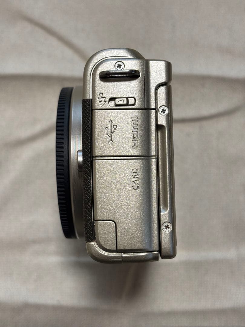 Canon EOS M200 リミテッドゴールドキット