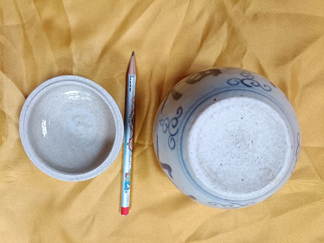 染付　青い文字の装飾 お茶入缶