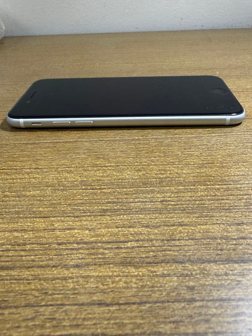 Apple iPhone se第二世代ホワイト 本体