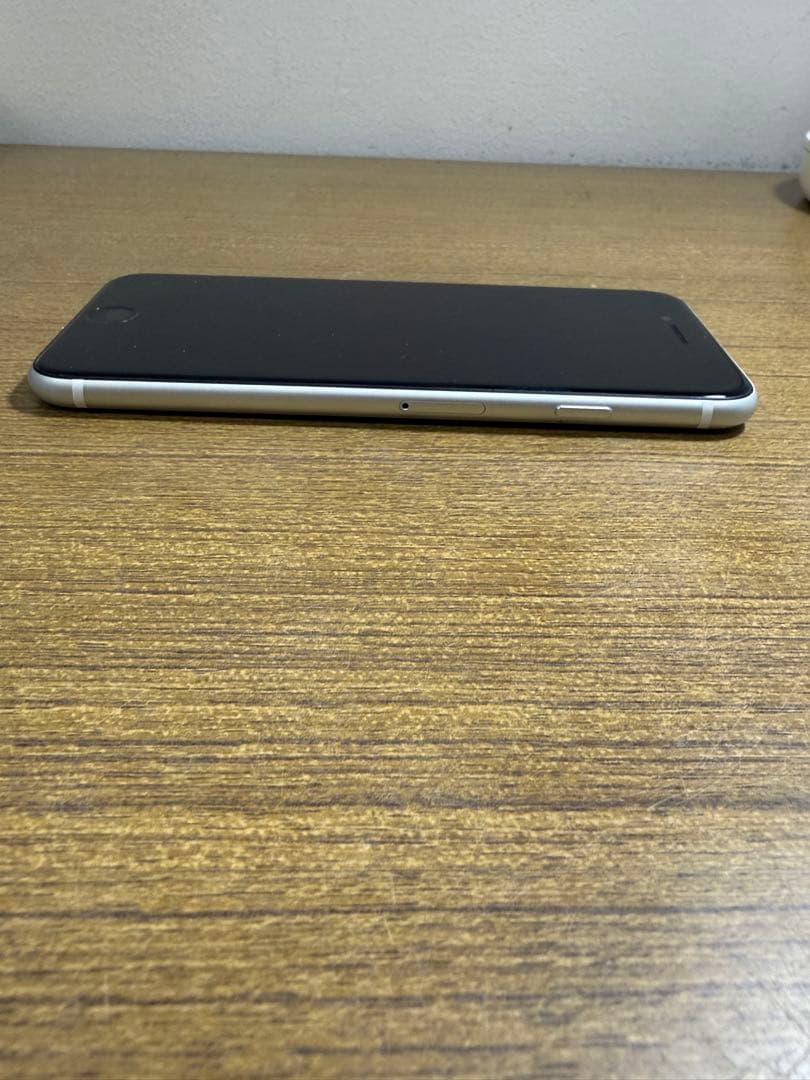 Apple iPhone se第二世代ホワイト 本体