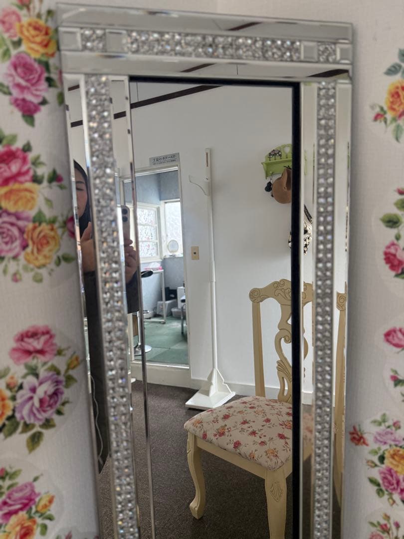 大型スタンドミラー　クリスタル装飾付き