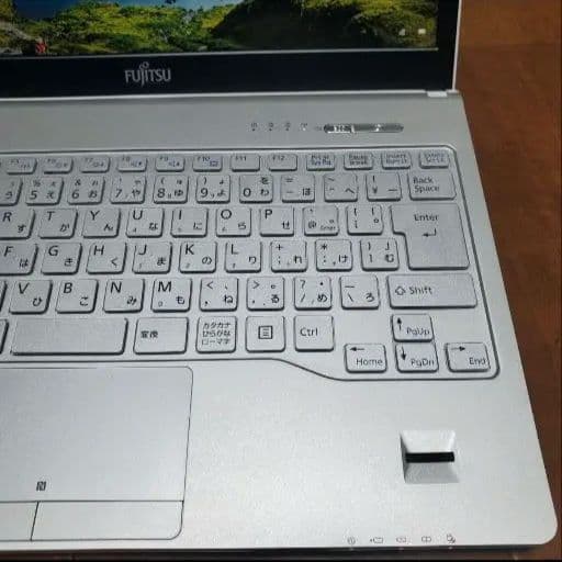 富士通 LIFEBOOK SH75/B1 Core i5 7th Gen