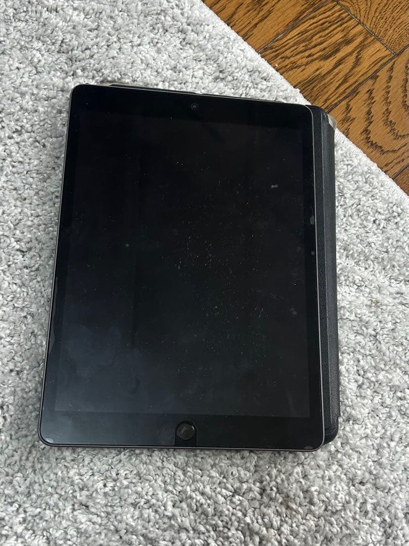 Apple iPad 第7世代スペースグレイカバー付き