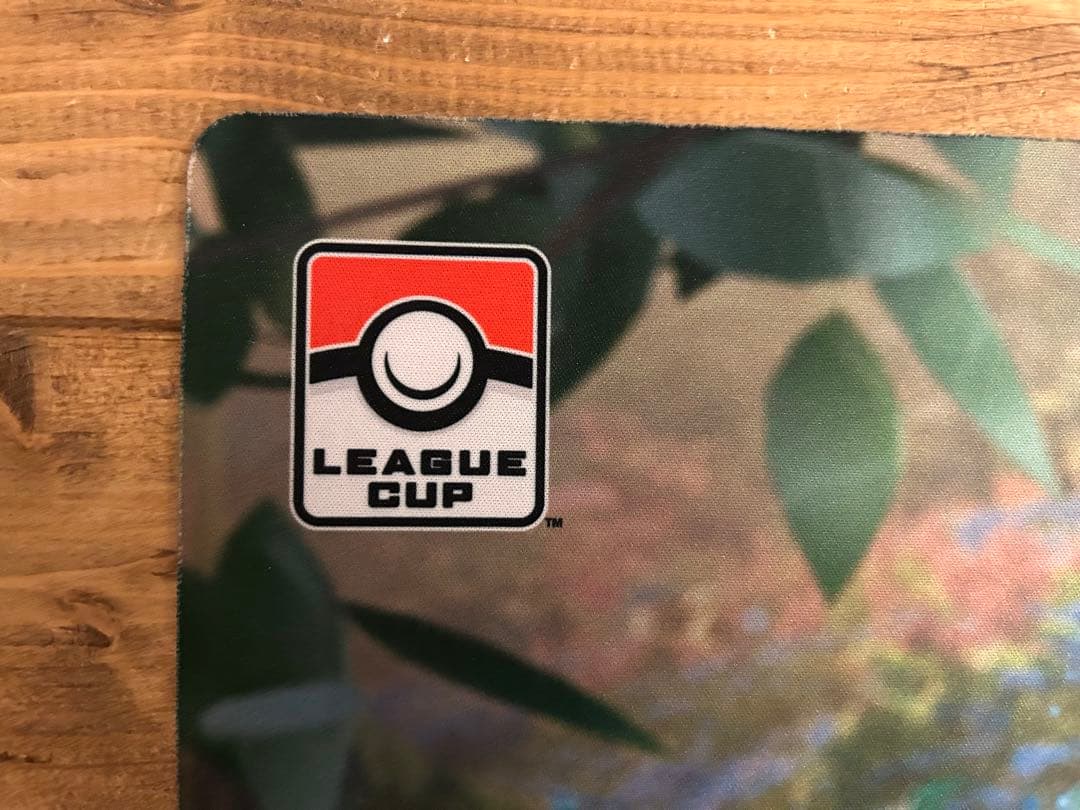 【海外公式】 リーフィア CHAMPION プレイマット