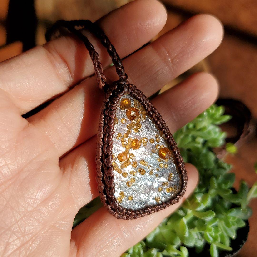 ガーネットの結晶と水晶ペンダント3