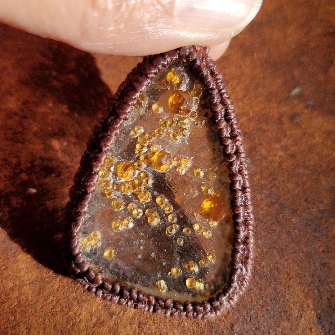 ガーネットの結晶と水晶ペンダント3