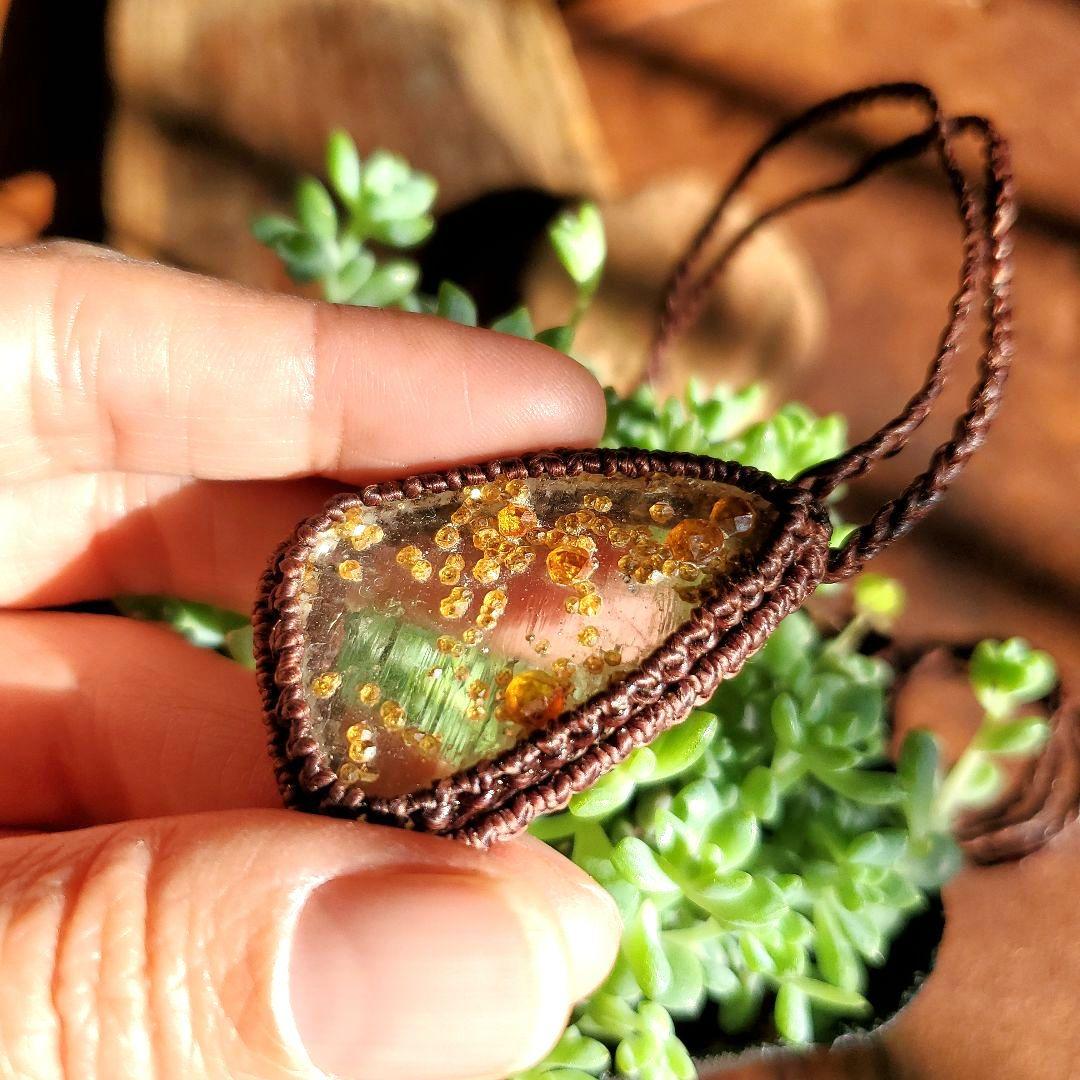 ガーネットの結晶と水晶ペンダント3