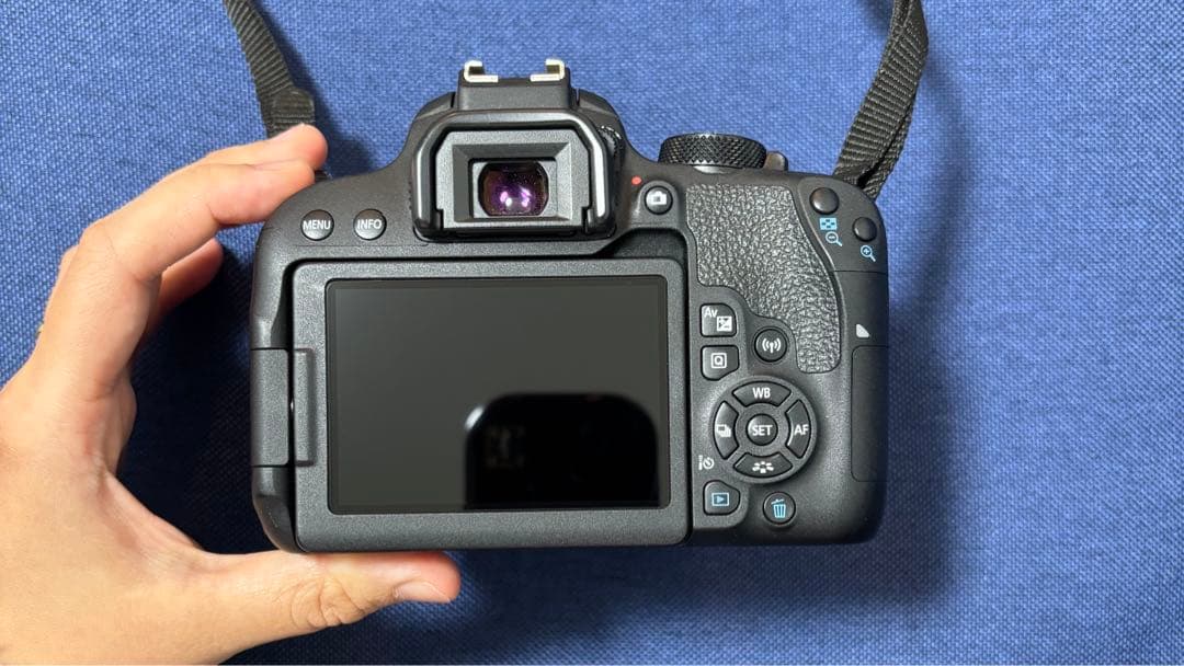 Canon EOS Kiss X9i 本体と50mmレンズ