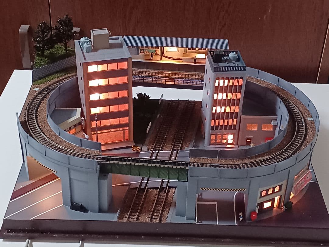 Nゲージ　走行可能・照明付きジオラマ(アクリルカバー付き)