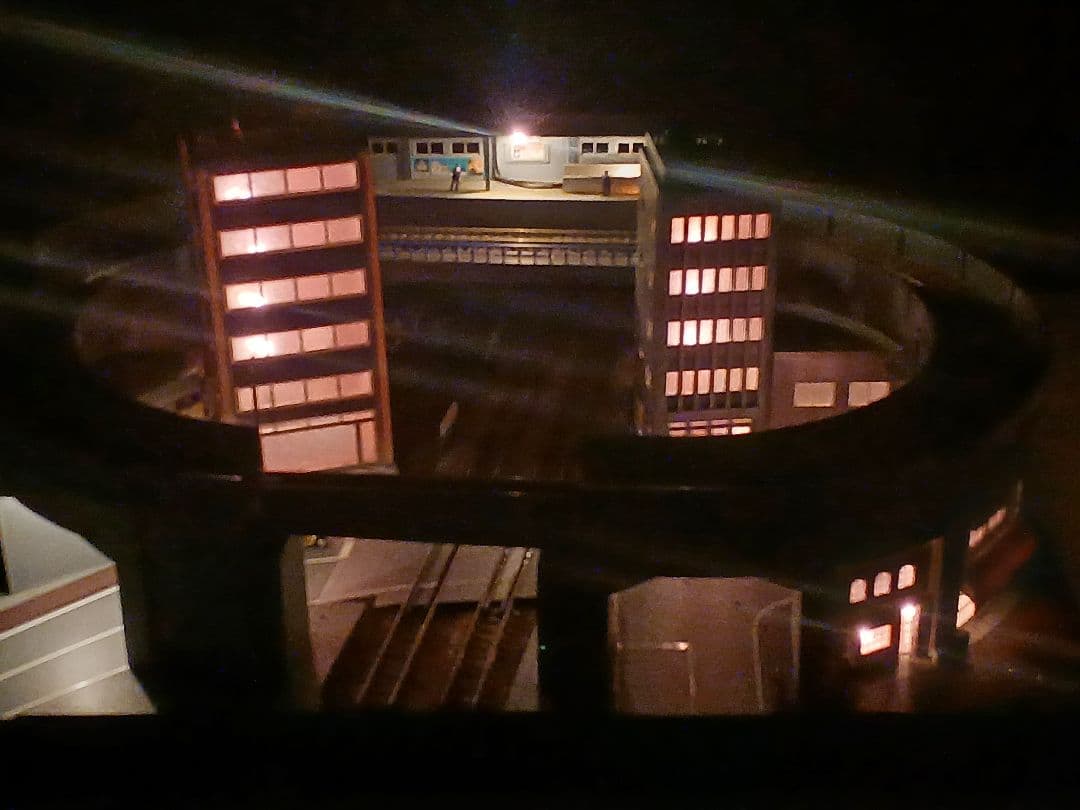 Nゲージ　走行可能・照明付きジオラマ(アクリルカバー付き)