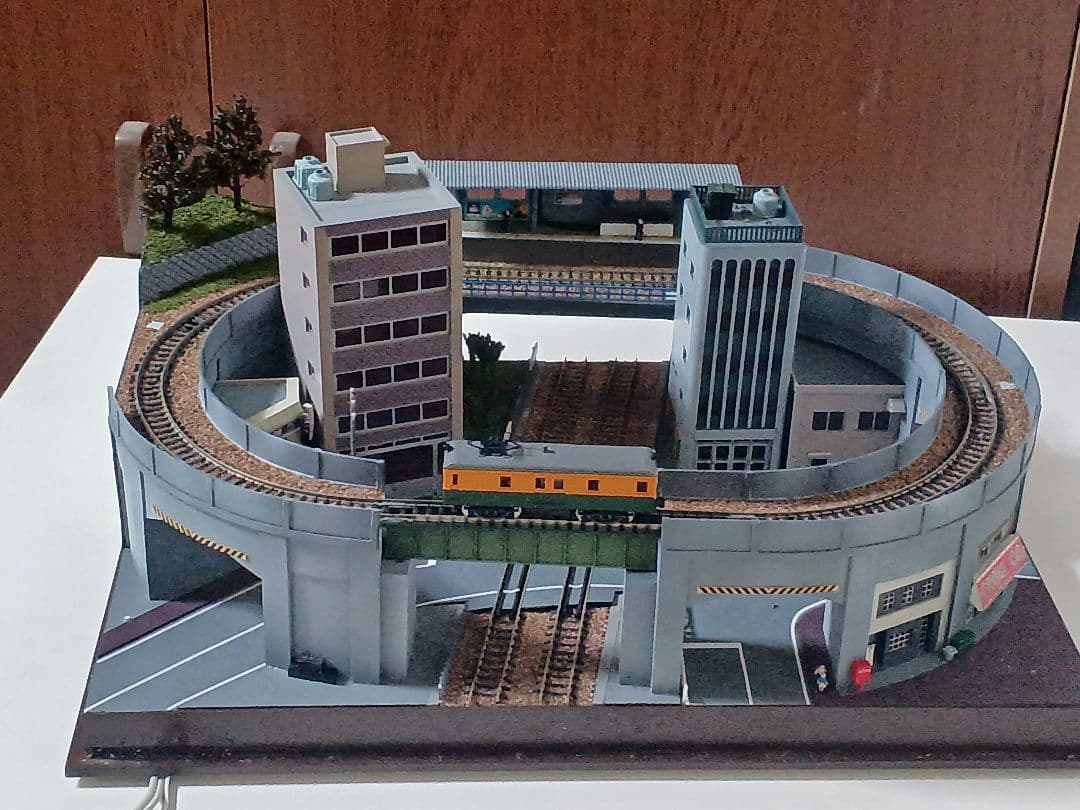 Nゲージ　走行可能・照明付きジオラマ(アクリルカバー付き)