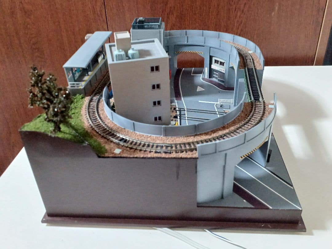 Nゲージ　走行可能・照明付きジオラマ(アクリルカバー付き)