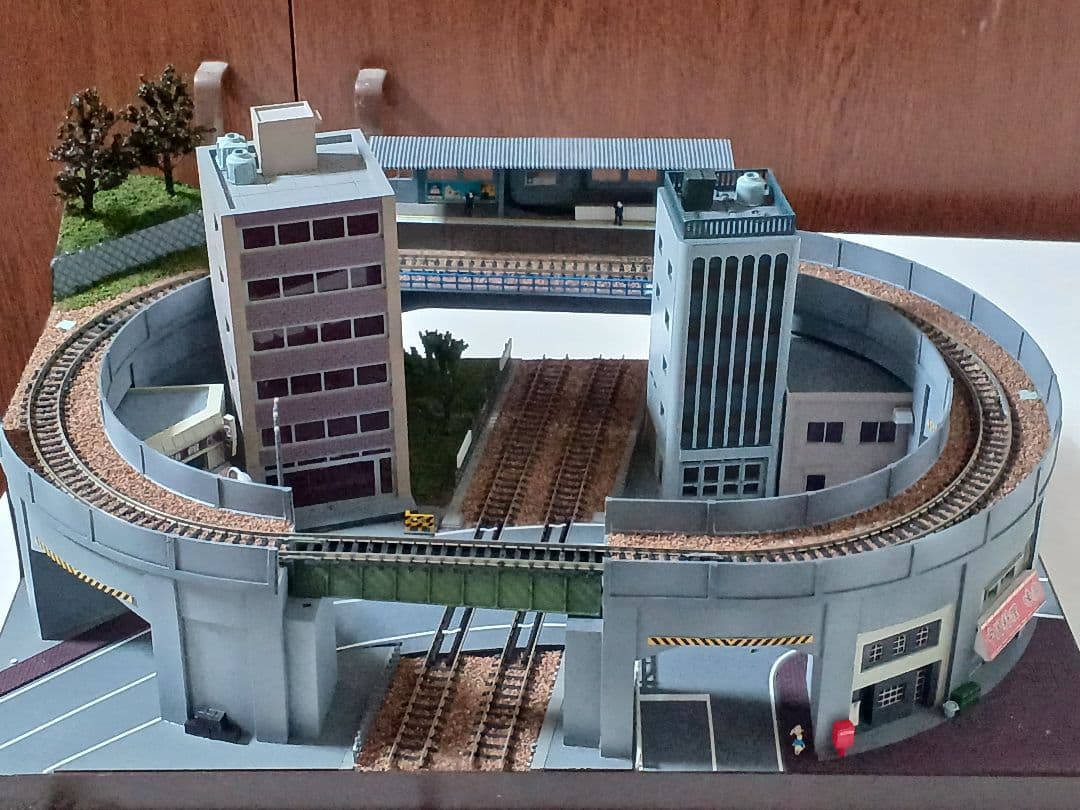 Nゲージ　走行可能・照明付きジオラマ(アクリルカバー付き)