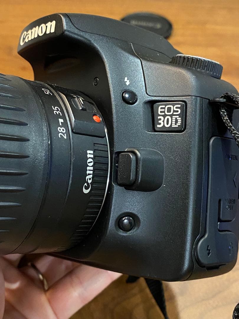 Canon EOS 30D デジタル一眼レフカメラ　比較的綺麗　動作品
