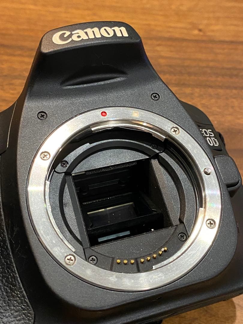 Canon EOS 30D デジタル一眼レフカメラ　比較的綺麗　動作品