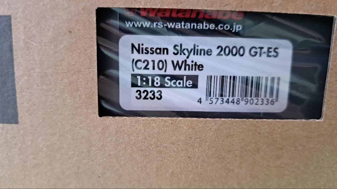 SKYLINE JAPAN 2000GTES 1/18 ミニカー エンジン付き