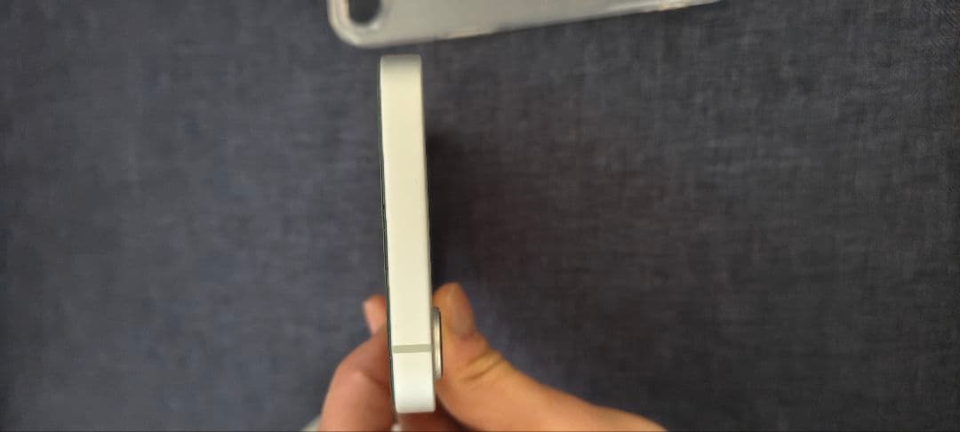 あっちゃん　iPhone16e 512GB　ホワイト　simフリー